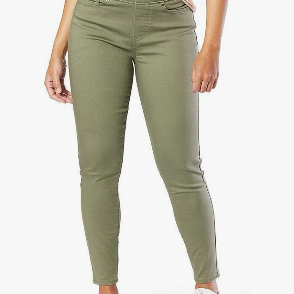 NWT Signature by Levi Strauss & Co. Skinny Jeans, Size 10S/W30/L28